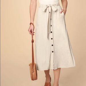 Lulu’s Beige midi skirt with buttons